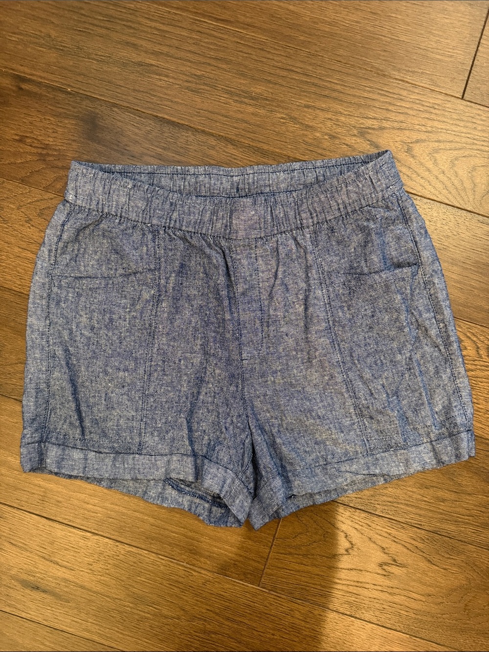 Old Navy Chambray High-Waist Elastic Shorts in Blue Size Medium - C46-013